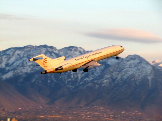 BOEING 727-200 (N713AA)