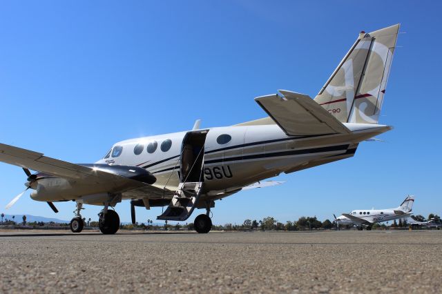 Beechcraft King Air 90 (N8096U)