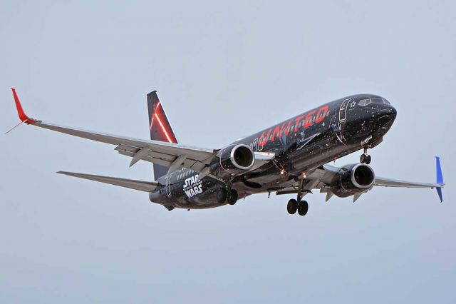 Boeing 737-800 (N36272) - United Boeing 737-824 N36272 Star Wars: The Rise of Skywalker arriving at Sky harbor from Denver on its first visit to Phoenix in its new livery on NOvember 19, 2019. It features images of spacecraft from the First Order on the right side and spacecraft of the Resistance on the left side. The winglets, titles, and light sabres on the tail are red on the right side an blue on the left side.