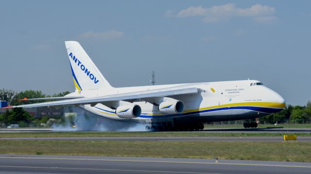 Antonov An-124 Ruslan (UR-82027)