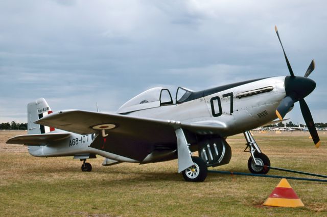 VH-AUB — - COMMONWEALTH CA-18 MUSTANG 21 (P-51D) - REG : VH-AUB / A68-107 (CN 1432) - PARAFIELD AIRPORT ADELAIDE SA. AUSTRALIA - YPPF (27/3/1988)