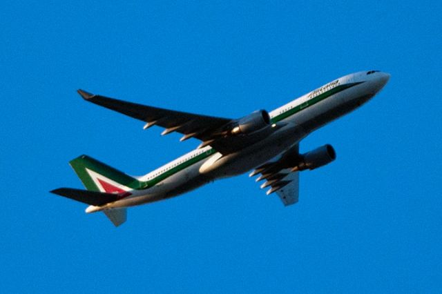 Airbus A330-200 (EI-EJH) - 12/22/12:  Alitalia flight 631 climbing into sunlight at about 8,000 feet over Miami Lakes after sunset.  They had taken off to the west at MIA and enroute to FCO.