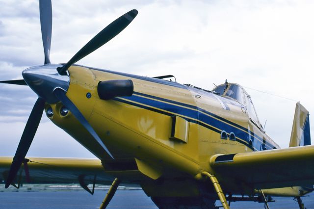 VH-ASW — - AIR TRACTOR AT-502 - REG : VH-ASW (CN 502- 0118) - PARAFIELD AIRPORT ADELAIDE SA. AUSTRALIA - YPPF 10/9/1995