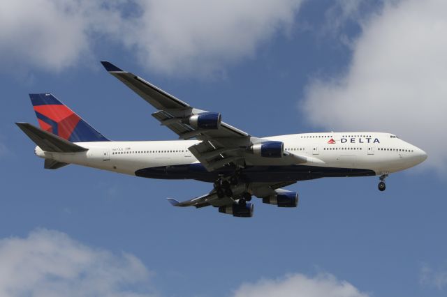 Boeing 747-400 (N671US) - March 26, 2011 - approached Detroit