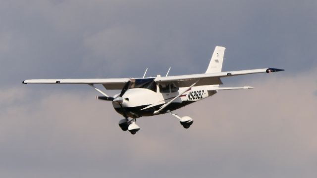 Cessna Skylane (N988BZ)