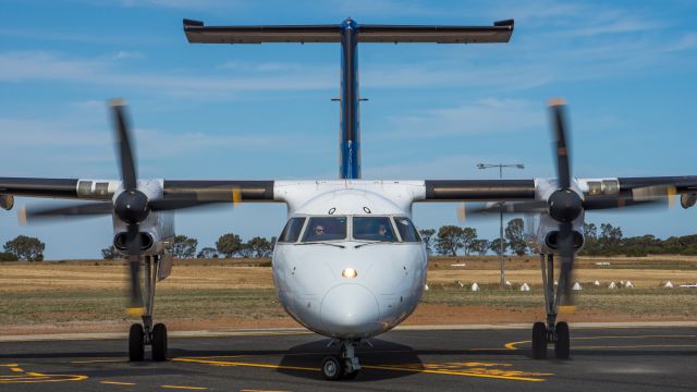 de Havilland Dash 8-100 (VH-XFQ)