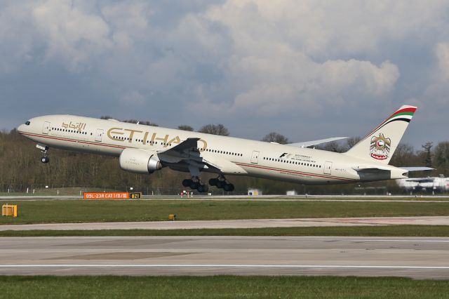 BOEING 777-300ER (A6-ETJ) - ETD16 departing for Abu Dhabi.