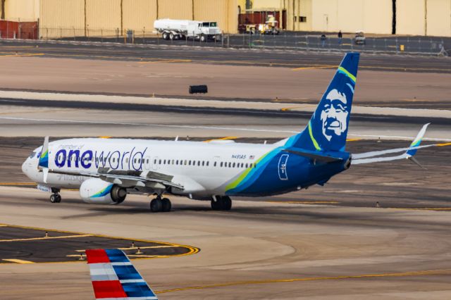 Boeing 737-900 (N491AS) - An Alaska Airlines 737-900 in Oneworld special livery taxiing at PHX on 2/13/23, the busiest day in PHX history, during the Super Bowl rush. Taken with a Canon R7 and Canon EF 100-400 II L lens.