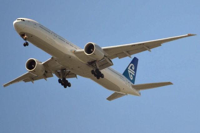 BOEING 777-300 (ZK-OKN) - On approach to London Heathrow, over Windsor Castle. Wed.5th June 2013.