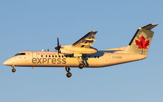 de Havilland Dash 8-300 (C-FADF)