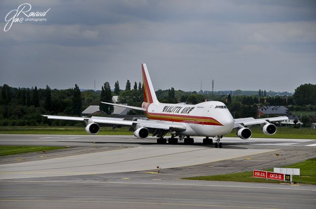 Boeing 747-400 (N795CK)