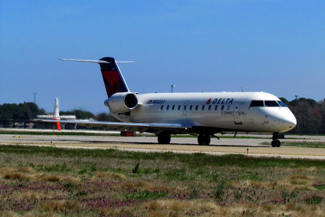 Canadair Regional Jet CRJ-200 (N800AY)