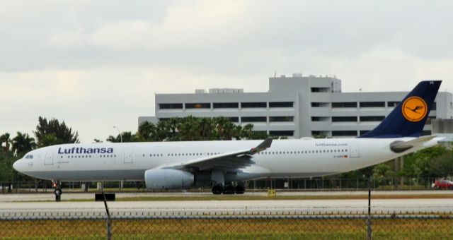 Airbus A330-300 (D-AIKR)