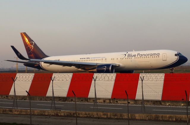 BOEING 767-300 (I-BPAD)