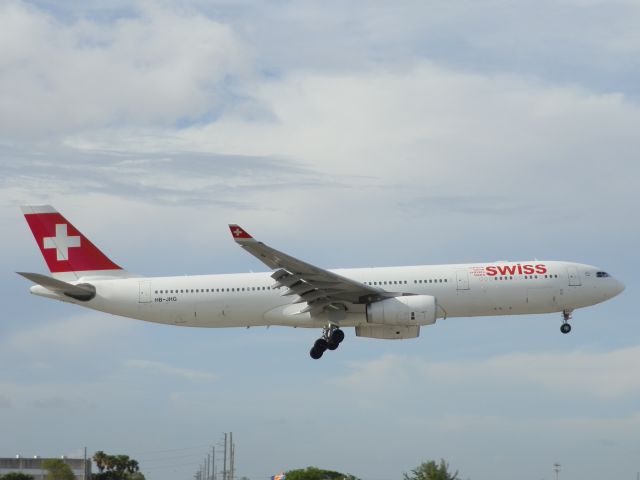 Airbus A330-300 (HB-JHG)