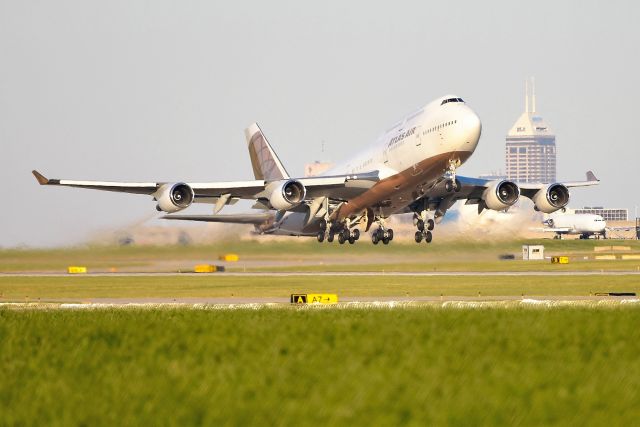 Boeing 747-400 (N263SG) - Taking the Buffalo Bills football team home after losing to the Indianapolis Colts. Shown departing Runway 23-R about 45 minutes before sunset.