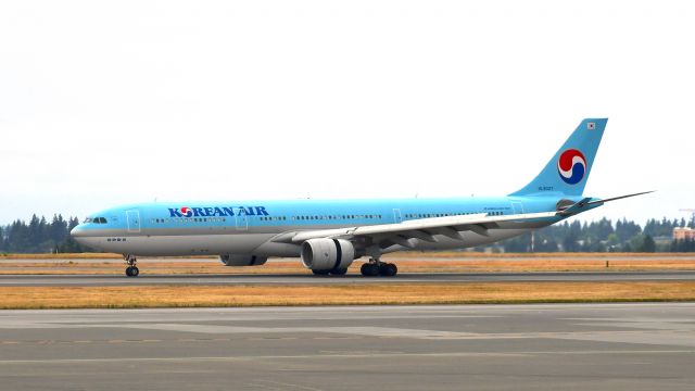 Airbus A330-300 (HL8027) - Korean Air Lines Airbus A330-323 HL8027 in Seattle 