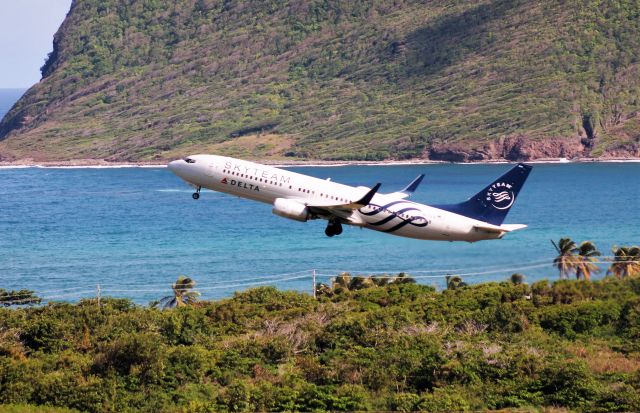 Boeing 737-800 (N3761R)