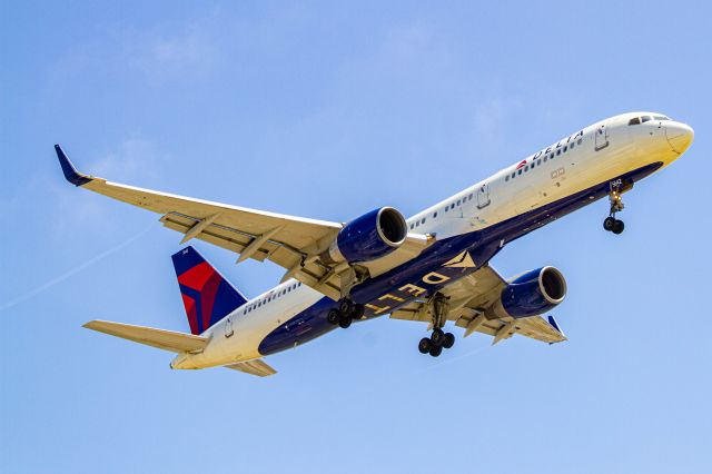 Boeing 757-200 (N542US)