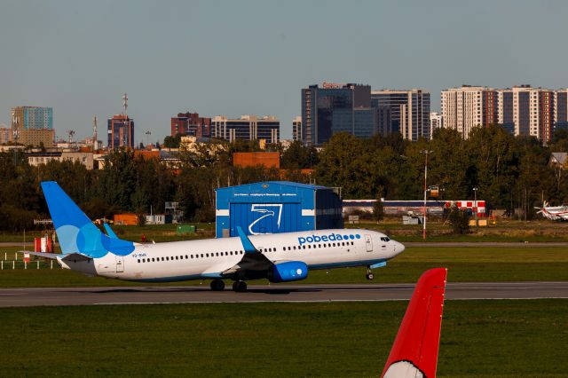 Boeing 737-700 (VQ-BHR)