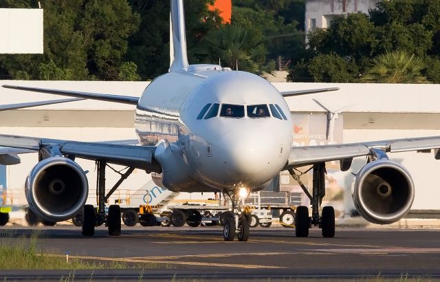 Airbus A320 (PR-MHX)