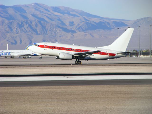 BOEING 737-600 (N319BD)