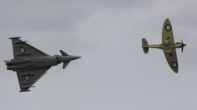 — — - RIAT 18 July 2015 br /synchro 75, Spitfire P7350 and Typhoon FGR4 ZK349