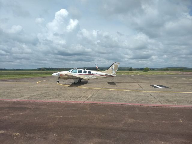 Beechcraft Baron (58) (N580MN)