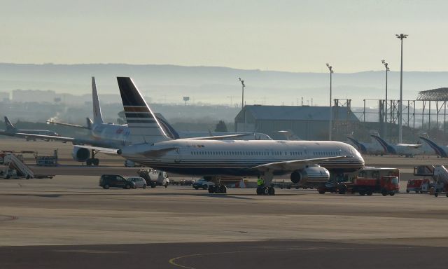 Boeing 757-200 (EC-ISY) - Privilege Style Boeing 757-256 EC-ISY in Madrid 