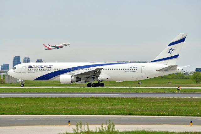 BOEING 767-300 (4X-EAM)