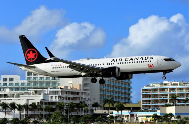 Boeing 737 MAX 8 (C-FTJV)