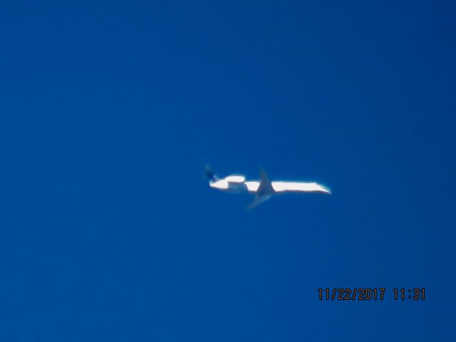 Embraer ERJ-145 (N13566)