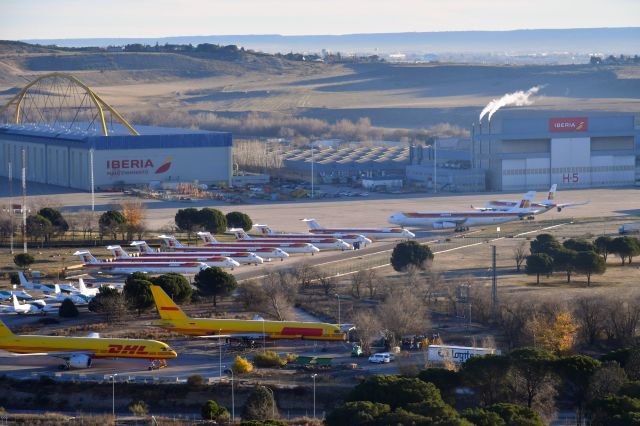 Airbus A340-300 (EC-GUQ) - Iberia Maintenance area H5 in Madrid Barajas Airport with Iberia Airbus A340-313 EC-GUQ 