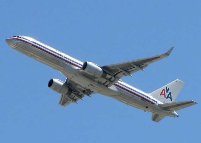 Boeing 757-200 (N69AA) - At DFW.