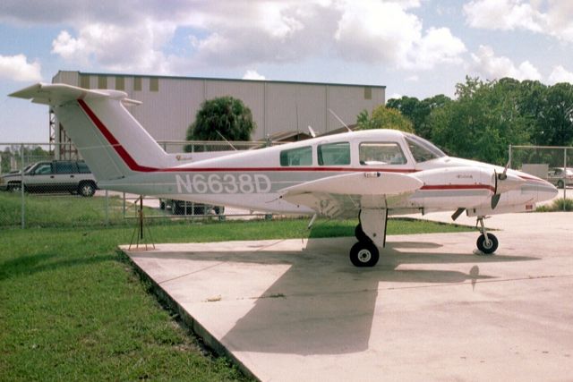 Beechcraft Duchess (N6638D) - Seen here on 28-Sep-03.