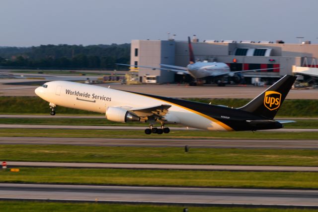 BOEING 767-300 (N366UP) - Departing past the Renaissance Hotel on a warm summer morning