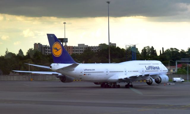 BOEING 747-8 (D-ABYJ) - Lufthansa Boeing 747-830 D-ABYJ in Johannesburg 