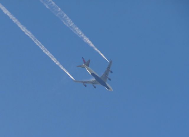 — — - Delta Airlines 275 dumping fuel while preparing for an emergency landing at DTW.