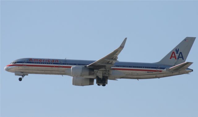 Boeing 757-200 (N613AA)