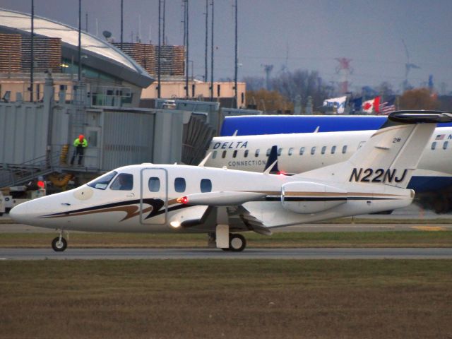 Eclipse 500 (N22NJ)