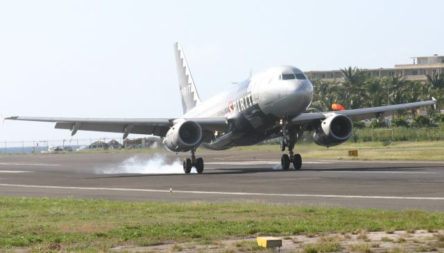 Airbus A319 (N528NK)