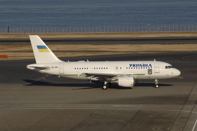 Airbus A319 (UR-ABA) - Ukraine Gvmt A319 Taxing at Hneda Intl Airport on January 19th 2011