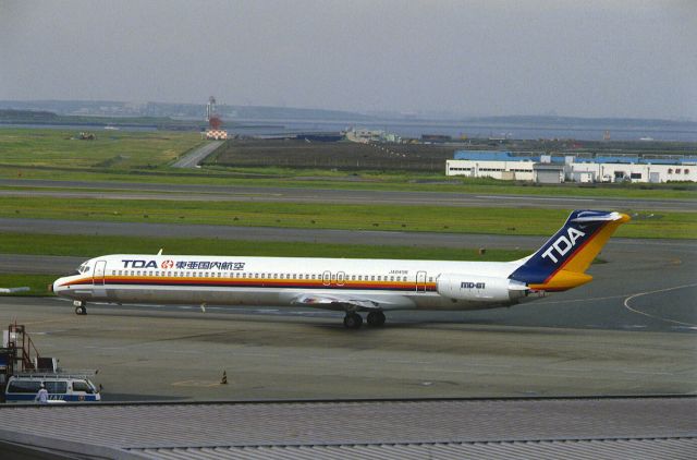 McDonnell Douglas MD-81 (JA8498) - Taxing at Tokyo-Haneda Intl Airport on 1986/07/12