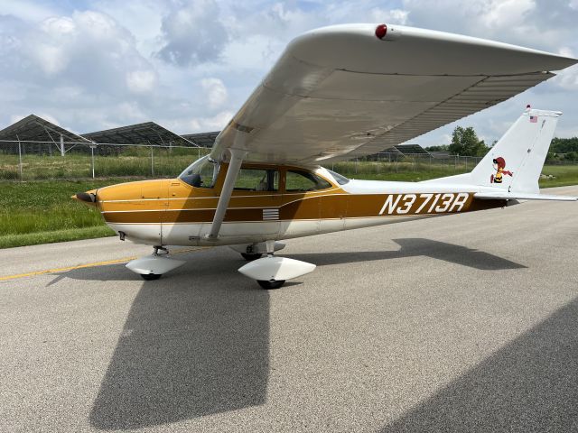 Cessna Skyhawk (N3713R)