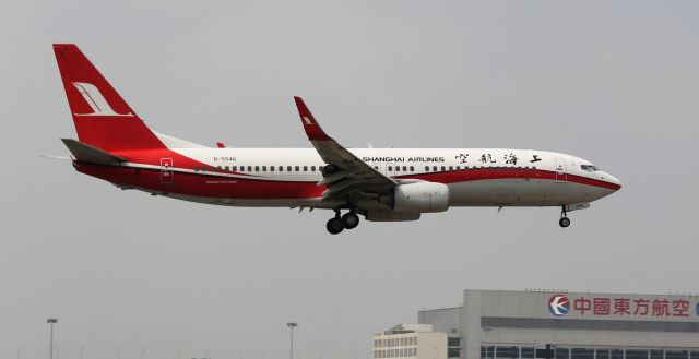 Boeing 737-700 (B-5546)