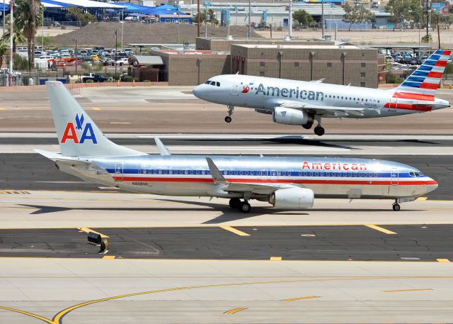 Boeing 737-800 (N898NN)