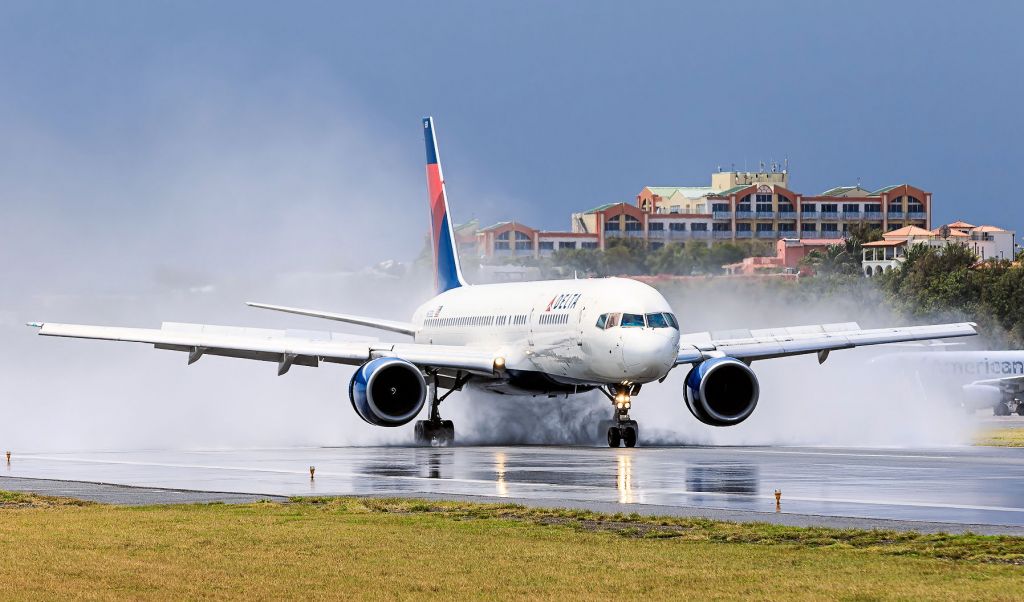 Boeing 757-200 (N633DL) - Delta N633DL landing on awet runway at TNCM.br /25/03/2016