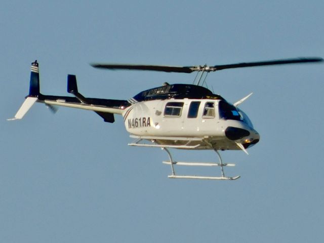 Bell JetRanger (N461RA) - A Bell 206 on approach to Cleveland Municipal Airport 