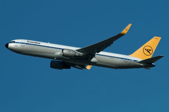 BOEING 767-300 (D-ABUM)