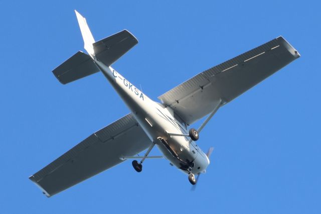 Cessna Commuter (C-GKSA) - C-GKSA Cessna Commuter 150-M Survolant la ville de Lavaltrie QC. Le 07-08-2024 à 18:19.
